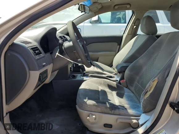 2010 Ford Fusion SE z VIN 3FAHP0HA7AR287260, wystawiony jako Copart lot #59298685 z przebiegiem 231 642 mil mil oraz Szkoda całkowita • Salvage title. Historia ofert i sprzedaży dostępna na DreamBid. Obrazek 7.