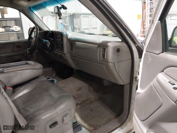 2002 Chevrolet Silverado 1500 LT with VIN 2GCEK19T021290878, listed as a IAAI auction lot 41715052 with 299,629 mi miles. Bid and sale history available at carsss.com. Image 5.