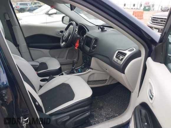 2018 Jeep Compass Altitude with VIN 3C4NJDBB8JT142514, listed as a IAAI auction lot 41528444 with 102,874 mi miles and . Bid and sale history available at carsss.com. Image 5.