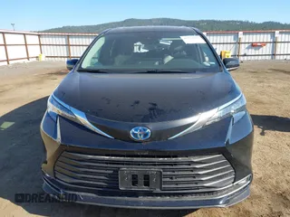 2025 Toyota Sienna XLE with VIN 5TDYRKEC3SS242899, listed as a IAAI auction lot 42054872 with 1,830 mi miles. Bid and sale history available at carsss.com. Image 12.