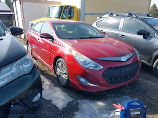 2013 Hyundai Sonata Hybrid Limited with VIN KMHEC4A48DA101272, listed as a IAAI auction lot 41810354 with 1 mi miles. Bid and sale history available at carsss.com. Image 1.