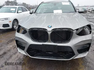 2021 BMW X4 M z VIN 5YMUJ0C01M9F26207, wystawiony jako IAAI lot #41502307 z przebiegiem 31 995 mil mil oraz . Historia ofert i sprzedaży dostępna na DreamBid. Obrazek 6.