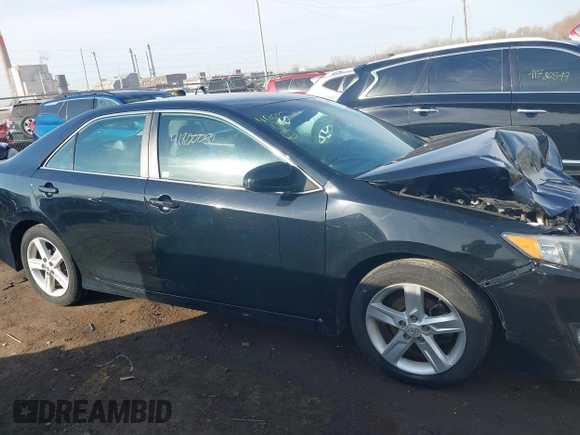 2014 Toyota Camry L with VIN 4T1BF1FK5EU778358, listed as a IAAI auction lot 41800091 with 136,918 mi miles. Bid and sale history available at carsss.com. Image 13.