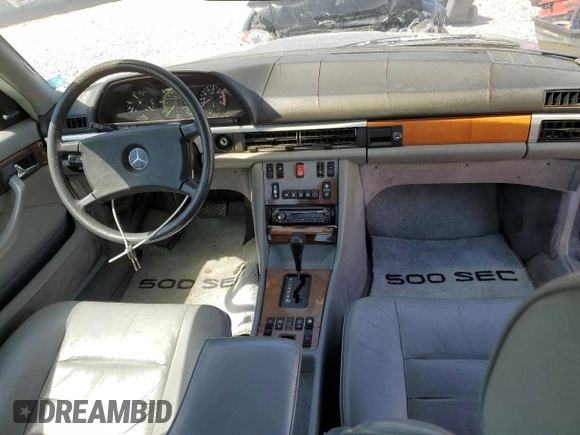 1984 Mercedes-Benz 500 z VIN WDBCA44A6EA018569, wystawiony jako Copart lot #54617005 z przebiegiem 96 009 mil mil oraz Czysty tytuł • Clean title. Historia ofert i sprzedaży dostępna na DreamBid. Obrazek 8.