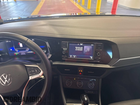 2024 Volkswagen Jetta S с VIN 3VW5M7BU2RM079505, выставлен на аукционе IAAI как лот 42808841 с пробегом 21 446 миль миль и . История ставок и продаж доступна на DreamBid. Изображение 17.