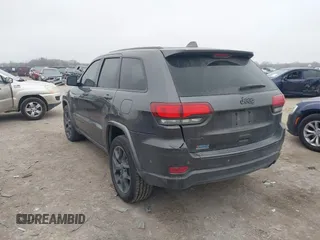 2021 Jeep Grand Cherokee 80th Anniversary z VIN 1C4RJFBGXMC621817, wystawiony jako IAAI lot #41519733 z przebiegiem 60 552 mil mil oraz . Historia ofert i sprzedaży dostępna na DreamBid. Obrazek 3.