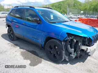 2017 Jeep Cherokee Altitude z VIN 1C4PJLAS7HW663071, wystawiony jako IAAI lot #42186905 z przebiegiem 203 296 mil mil oraz . Historia ofert i sprzedaży dostępna na DreamBid. Obrazek 1.