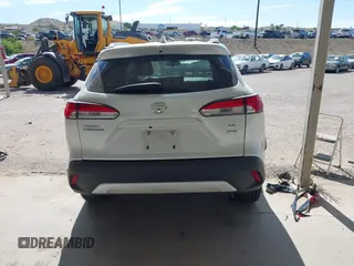 2022 Toyota Corolla Cross LE z VIN 7MUCAABG3NV030906, wystawiony jako IAAI lot #42475640 z przebiegiem 119 135 mil mil oraz . Historia ofert i sprzedaży dostępna na DreamBid. Obrazek 16.
