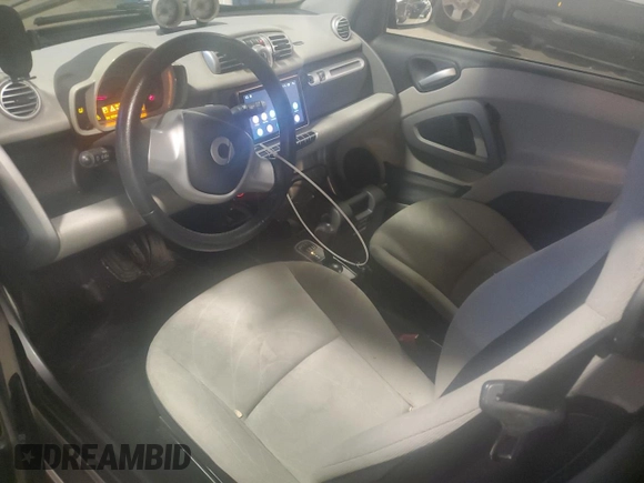 2013 Smart fortwo Passion z VIN WMEEJ9AAXDK673744, wystawiony jako Copart lot #41709255 z przebiegiem Nie podano mil oraz Tytuł czysty. Historia ofert i sprzedaży dostępna na DreamBid. Obrazek 8.