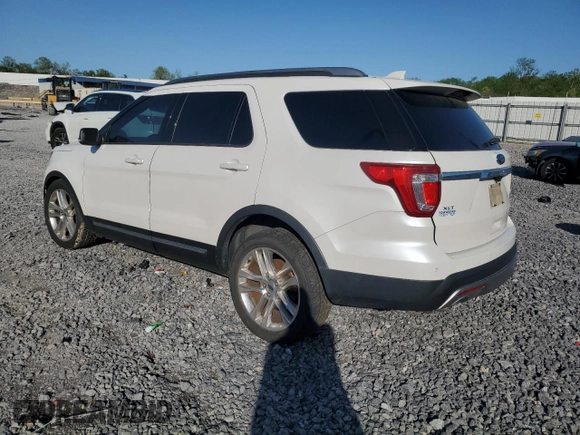2016 Ford Explorer XLT with VIN 1FM5K7D87GGC54004, listed as a Copart auction lot 52322915 with 48,800 mi miles and Salvage Title. Bid and sale history available at carsss.com. Image 2.