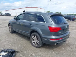 2015 Audi Q7 Premium Plus z VIN WA1LGAFE9FD014721, wystawiony jako IAAI lot #42403743 z przebiegiem 152 615 mil mil oraz . Historia ofert i sprzedaży dostępna na DreamBid. Obrazek 3.
