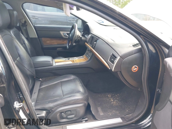 2009 Jaguar XF Premium Luxury z VIN SAJWA06B79HR38643, wystawiony jako IAAI lot #41938355 z przebiegiem Nie podano mil oraz . Historia ofert i sprzedaży dostępna na DreamBid. Obrazek 5.