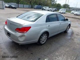 2005 Toyota Avalon XL with VIN 4T1BK36B25U061021, listed as a IAAI auction lot 41726203 with 227,845 mi miles. Bid and sale history available at carsss.com. Image 4.