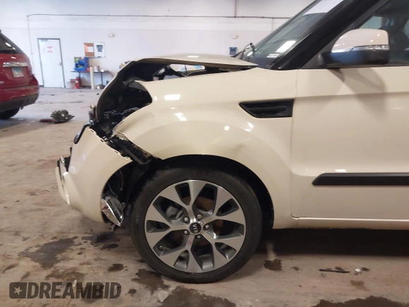 2013 Kia Soul ! with VIN KNDJT2A63D7499657, listed as a IAAI auction lot 41430292 with 120,102 mi miles. Bid and sale history available at carsss.com. Image 18.