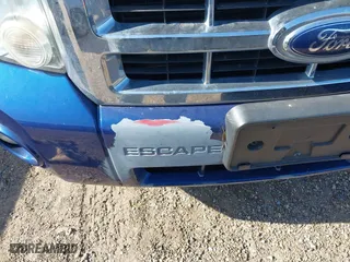 2008 Ford Escape XLT with VIN 1FMCU03188KE00812, listed as a IAAI auction lot 42015999 with 106,111 mi miles. Bid and sale history available at carsss.com. Image 6.