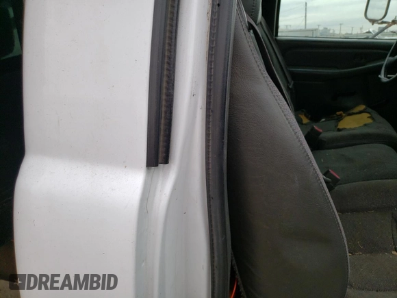 2006 GMC Sierra 3500 WT z VIN 1GDJK34U56E167281, wystawiony jako Copart lot #76955914 z przebiegiem 197 351 mil mil oraz Szkody całkowita. Historia ofert i sprzedaży dostępna na DreamBid. Obrazek 10.
