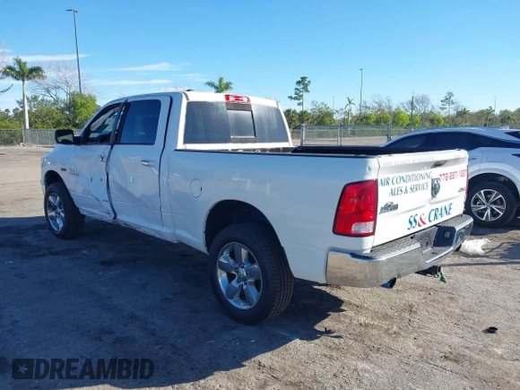 2015 Ram 1500 Big Horn z VIN 1C6RR7TM9FS740459, wystawiony jako IAAI lot #41422104 z przebiegiem 55 396 mil mil oraz . Historia ofert i sprzedaży dostępna na DreamBid. Obrazek 3.