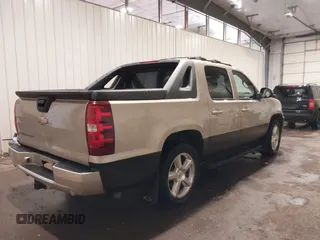 2007 Chevrolet Avalanche LTZ z VIN 3GNFK12367G139144, wystawiony jako IAAI lot #42148086 z przebiegiem 159 007 mil mil oraz . Historia ofert i sprzedaży dostępna na DreamBid. Obrazek 4.