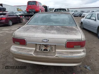 1994 Chevrolet Caprice Classic 1SA Special Value Pkg with VIN 1G1BL52W2RR201821, listed as a IAAI auction lot 41884064 with 186,192 mi miles. Bid and sale history available at carsss.com. Image 16.