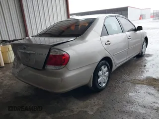 2005 Toyota Camry STD z VIN 4T1BE32K45U385259, wystawiony jako IAAI lot #42153790 z przebiegiem 184 204 mil mil oraz . Historia ofert i sprzedaży dostępna na DreamBid. Obrazek 4.