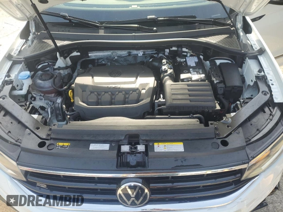 2024 Volkswagen Tiguan SE R-Line Black with VIN 3VV8B7AX4RM067827, listed as a Copart auction lot 62585995 with 6,166 mi miles and Salvage title. Bid and sale history available at DreamBid. Image 12.