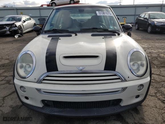 2004 MINI Cooper Hardtop S with VIN WMWRE334X4TD89355, listed as a Copart auction lot 51381075 with 128,293 mi miles and Clean Title. Bid and sale history available at carsss.com. Image 5.
