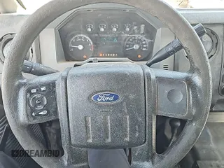 2013 Ford F-350 z VIN 1FD7X3B67DEA52601, wystawiony jako IAAI lot #42409012 z przebiegiem 335 745 mil mil oraz . Historia ofert i sprzedaży dostępna na DreamBid. Obrazek 24.