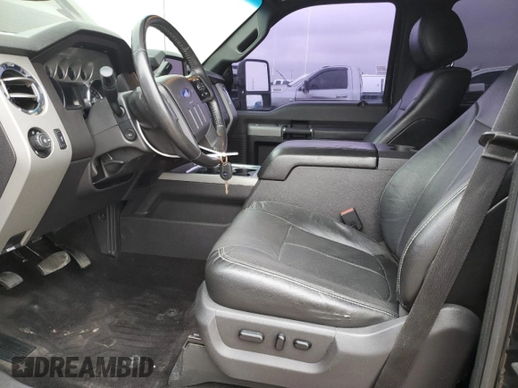 2015 Ford F-350 Platinum z VIN 1FT8W3BTXFEA96175, wystawiony jako Copart lot #55462475 z przebiegiem 157 080 mil mil oraz Szkody całkowita. Historia ofert i sprzedaży dostępna na DreamBid. Obrazek 7.