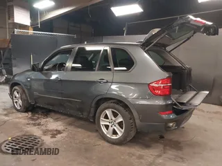 2011 BMW X5 35d z VIN 5UXZW0C5XBL658941, wystawiony jako IAAI lot #42460443 z przebiegiem 137 268 mil mil oraz . Historia ofert i sprzedaży dostępna na DreamBid. Obrazek 3.