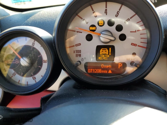 2014 MINI Cooper Convertible with VIN WMWZN3C5XET861142, listed as a Copart auction lot 75665764 with 71,208 mi miles and Salvage Title. Bid and sale history available at carsss.com. Image 9.