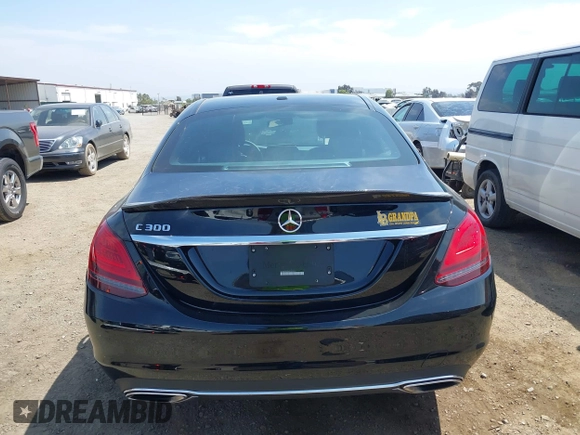 2019 Mercedes-Benz C 300 z VIN 55SWF8DB4KU309251, wystawiony jako IAAI lot #42391572 z przebiegiem 28 757 mil mil oraz . Historia ofert i sprzedaży dostępna na DreamBid. Obrazek 16.