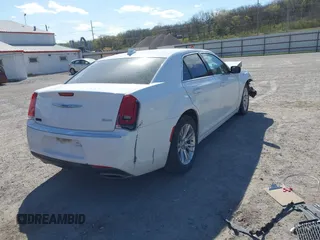 2018 Chrysler 300 Touring L z VIN 2C3CCAAG8JH338608, wystawiony jako IAAI lot #42045663 z przebiegiem 220 813 mil mil oraz . Historia ofert i sprzedaży dostępna na DreamBid. Obrazek 4.