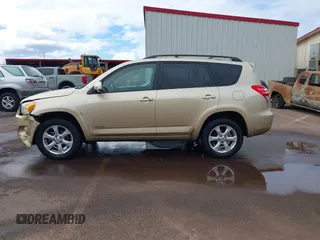 2010 Toyota RAV4 Limited z VIN JTMYK4DV0AD004537, wystawiony jako IAAI lot #40428467 z przebiegiem 77 589 mil mil oraz . Historia ofert i sprzedaży dostępna na DreamBid. Obrazek 15.
