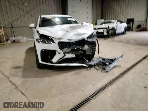 2022 Jaguar F-Pace SVR z VIN SADCZ2EE9NA692588, wystawiony jako Copart lot #52247135 z przebiegiem 52 957 mil mil oraz Szkoda całkowita • Salvage title. Historia ofert i sprzedaży dostępna na DreamBid. Obrazek 12.