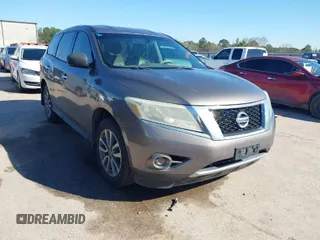 2013 Nissan Pathfinder Platinum with VIN 5N1AR2MNXDC678198, listed as a IAAI auction lot 41647304 with 196,601 mi miles. Bid and sale history available at carsss.com. Image 1.