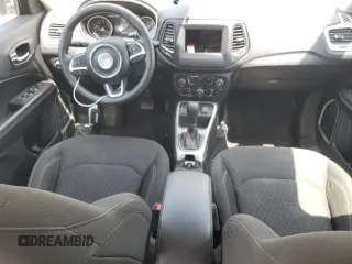 2020 Jeep Compass Sport с VIN 3C4NJCAB7LT256955, выставлен на аукционе Copart как лот 57062805 с пробегом 50 827 миль миль и Списание • Salvage title. История ставок и продаж доступна на DreamBid. Изображение 8.