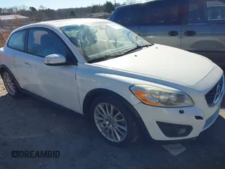 2011 Volvo C30 with VIN YV1672MK7B2243352, listed as a IAAI auction lot 41308032 with 153,190 mi miles. Bid and sale history available at carsss.com. Image 1.