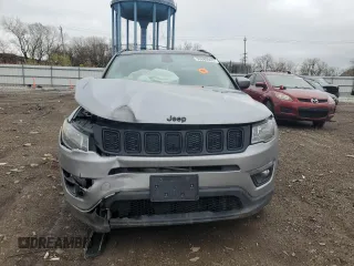 2018 Jeep Compass Altitude with VIN 3C4NJDBB6JT325538, listed as a Copart auction lot 53686905 with 111,400 mi miles and Salvage title. Bid and sale history available at DreamBid. Image 5.