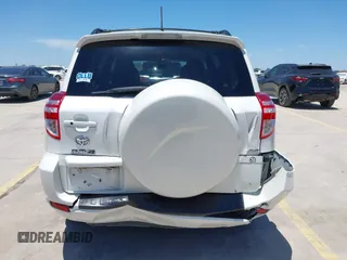 2012 Toyota RAV4 Limited z VIN 2T3DK4DV5CW078136, wystawiony jako IAAI lot #42220172 z przebiegiem 174 518 mil mil oraz . Historia ofert i sprzedaży dostępna na DreamBid. Obrazek 16.