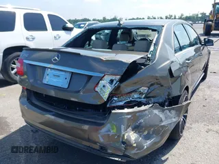 2012 Mercedes-Benz E 350 Luxury z VIN WDDHF5KB5CA629139, wystawiony jako IAAI lot #42360346 z przebiegiem 142 949 mil mil oraz . Historia ofert i sprzedaży dostępna na DreamBid. Obrazek 6.