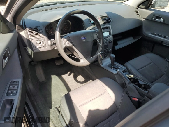 2004 Volvo S40 z VIN YV1MS382742006255, wystawiony jako Copart lot #57217135 z przebiegiem 66 740 mil mil oraz Szkoda całkowita • Salvage title. Historia ofert i sprzedaży dostępna na DreamBid. Obrazek 8.