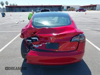 2021 Tesla Model 3 Long Range z VIN 5YJ3E1EB1MF997208, wystawiony jako IAAI lot #41944276 z przebiegiem 110 361 mil mil oraz . Historia ofert i sprzedaży dostępna na DreamBid. Obrazek 16.