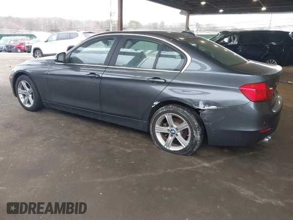 2015 BMW 3 Series 328i xDrive z VIN WBA3B3G58FNR85943, wystawiony jako IAAI lot #41721614 z przebiegiem 95 997 mil mil oraz . Historia ofert i sprzedaży dostępna na DreamBid. Obrazek 3.