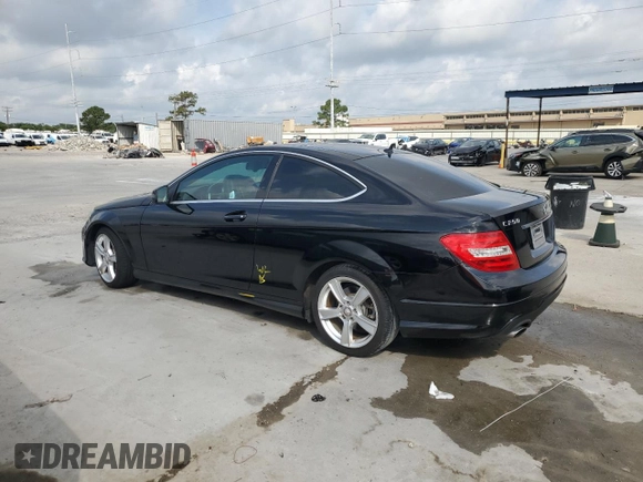 2013 Mercedes-Benz C 250 z VIN WDDGJ4HB5DF967737, wystawiony jako Copart lot #57278155 z przebiegiem 127 644 mil mil oraz Nie do naprawy • Non repairable. Historia ofert i sprzedaży dostępna na DreamBid. Obrazek 2.