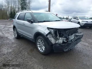 2013 Ford Explorer XLT with VIN 1FM5K8D8XDGC66780, listed as a IAAI auction lot 41818545 with 152,371 mi miles. Bid and sale history available at carsss.com. Image 1.