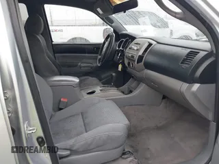 2007 Toyota Tacoma z VIN 3TMLU42N77M009397, wystawiony jako IAAI lot #41805139 z przebiegiem 256 744 mil mil oraz . Historia ofert i sprzedaży dostępna na DreamBid. Obrazek 5.