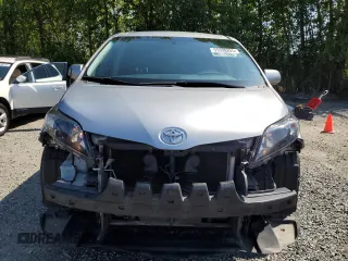 2014 Toyota Sienna SE z VIN 5TDXK3DC1ES457564, wystawiony jako Copart lot #59390205 z przebiegiem 131 090 mil mil oraz Szkoda całkowita • Salvage title. Historia ofert i sprzedaży dostępna na DreamBid. Obrazek 5.