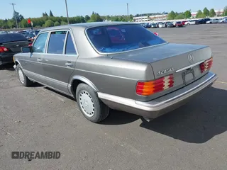 1986 Mercedes-Benz 420 Series 420SEL with VIN WDBCA35D9GA209179, listed as a IAAI auction lot 42081253 with 141,249 mi miles. Bid and sale history available at carsss.com. Image 3.
