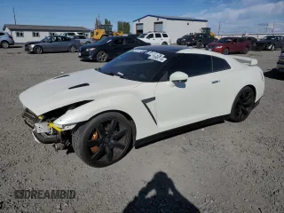 2009 Nissan GT-R Premium z VIN JN1AR54F89M250164, wystawiony jako Copart lot #71599114 z przebiegiem 61 041 mil mil oraz Szkody całkowita. Historia ofert i sprzedaży dostępna na DreamBid. Obrazek 1.