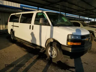 2023 Chevrolet Express Passenger LS z VIN 1GAZGNFP2P1259686, wystawiony jako Copart lot #79679114 z przebiegiem 9 322 mil mil oraz Szkoda całkowita • Salvage title. Historia ofert i sprzedaży dostępna na DreamBid. Obrazek 4.